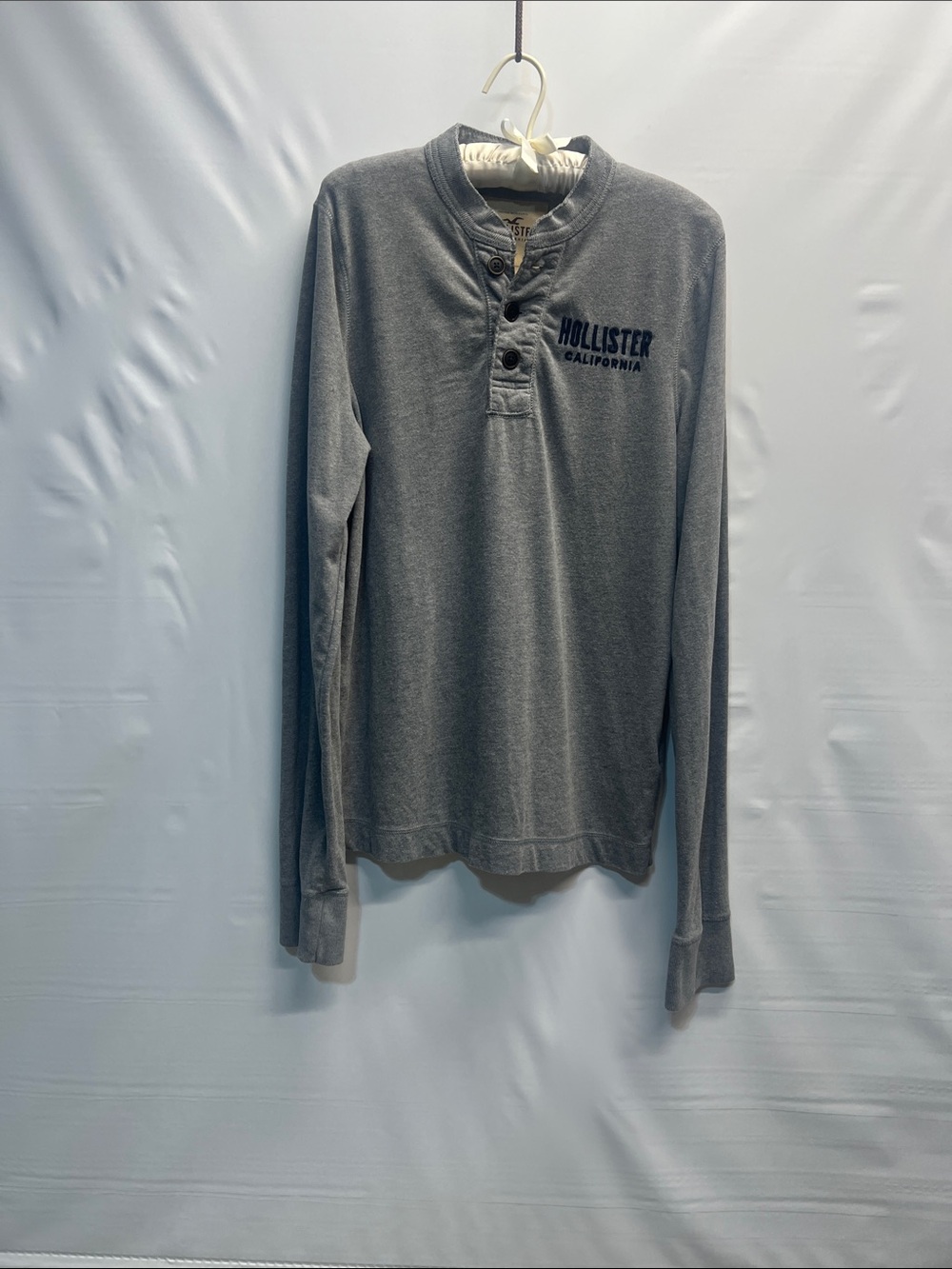 Hollister Men’s Gray Logo Henley Long Sleeve Shirt L